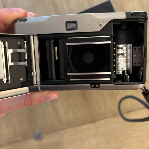 Contax T2 35mm Camera, Silver - With Case, Display Case and Strap - EX+ - Picture 7 of 11